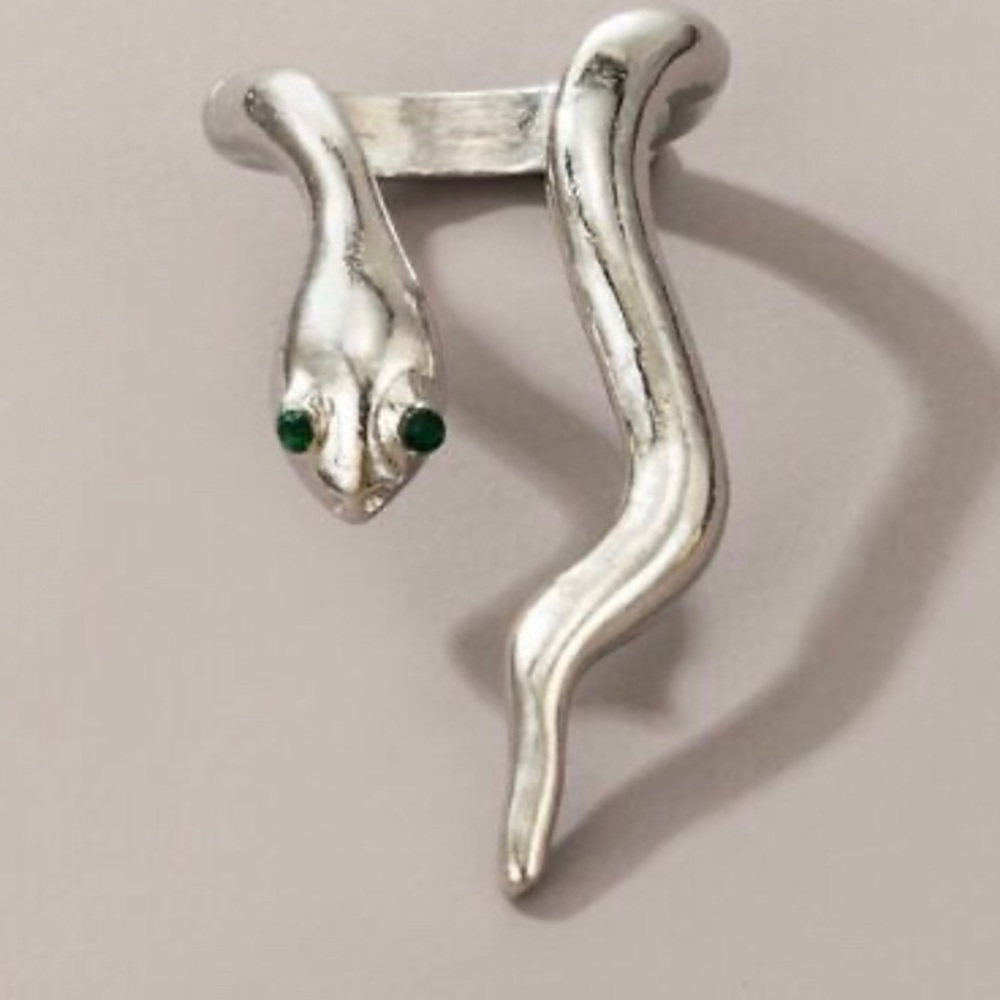 🐍 SILVER RING WITH EMERALD EYES